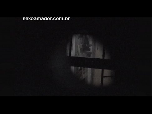 ❤️ Si Blondie ay lihim na nakunan ng video ng isang voyeur ng kapitbahayan na nakatago sa likod ng mga guwang na brick ❌ Porno sa tl.hentaisun.ru ☑